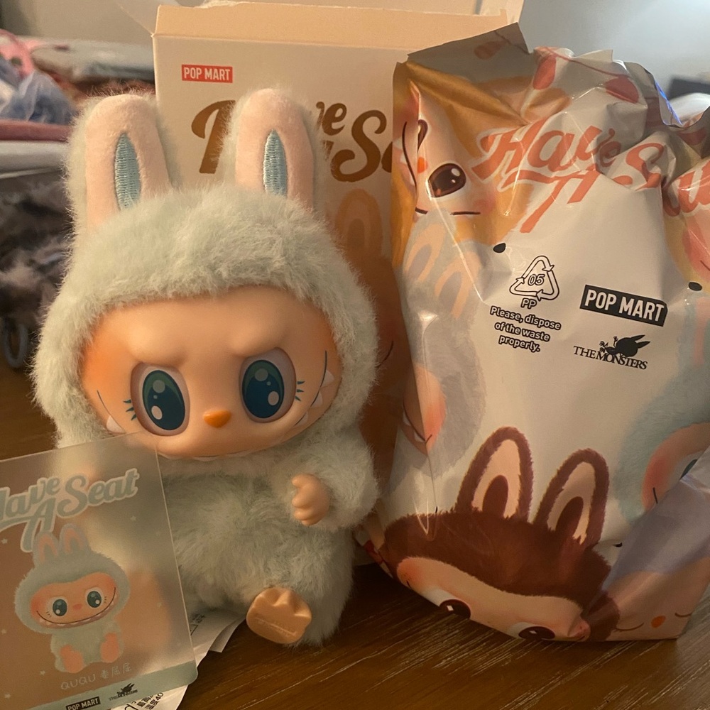 NEW AUTHENTIC SEALED BAG Labubu v2 - Have a seat